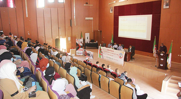 يوم إعلامي توجيهي حول "المسار البيداغوجي لطالب السنة الأولى جذع مشترك"